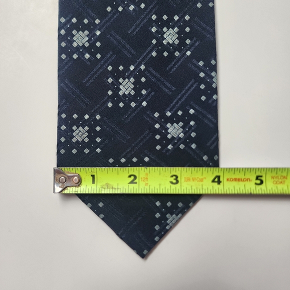 Vintage Giorgio Armani Cravatte Blue 100% Silk Tie Made In Italy EUC - Picture 8 of 9